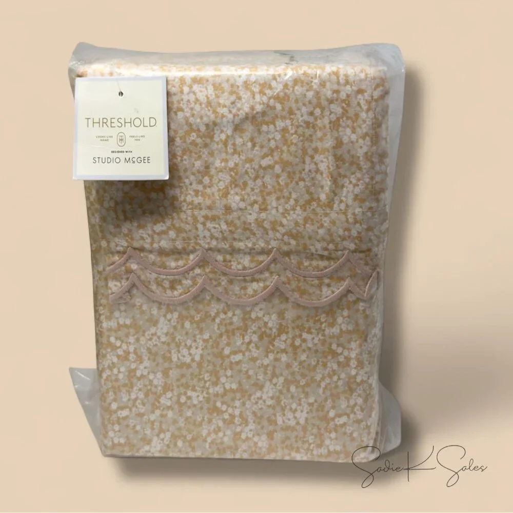 Full Scalloped Edge Ditsy Floral Sheet‎ Set Peach/Pink - Threshold Studio McGee